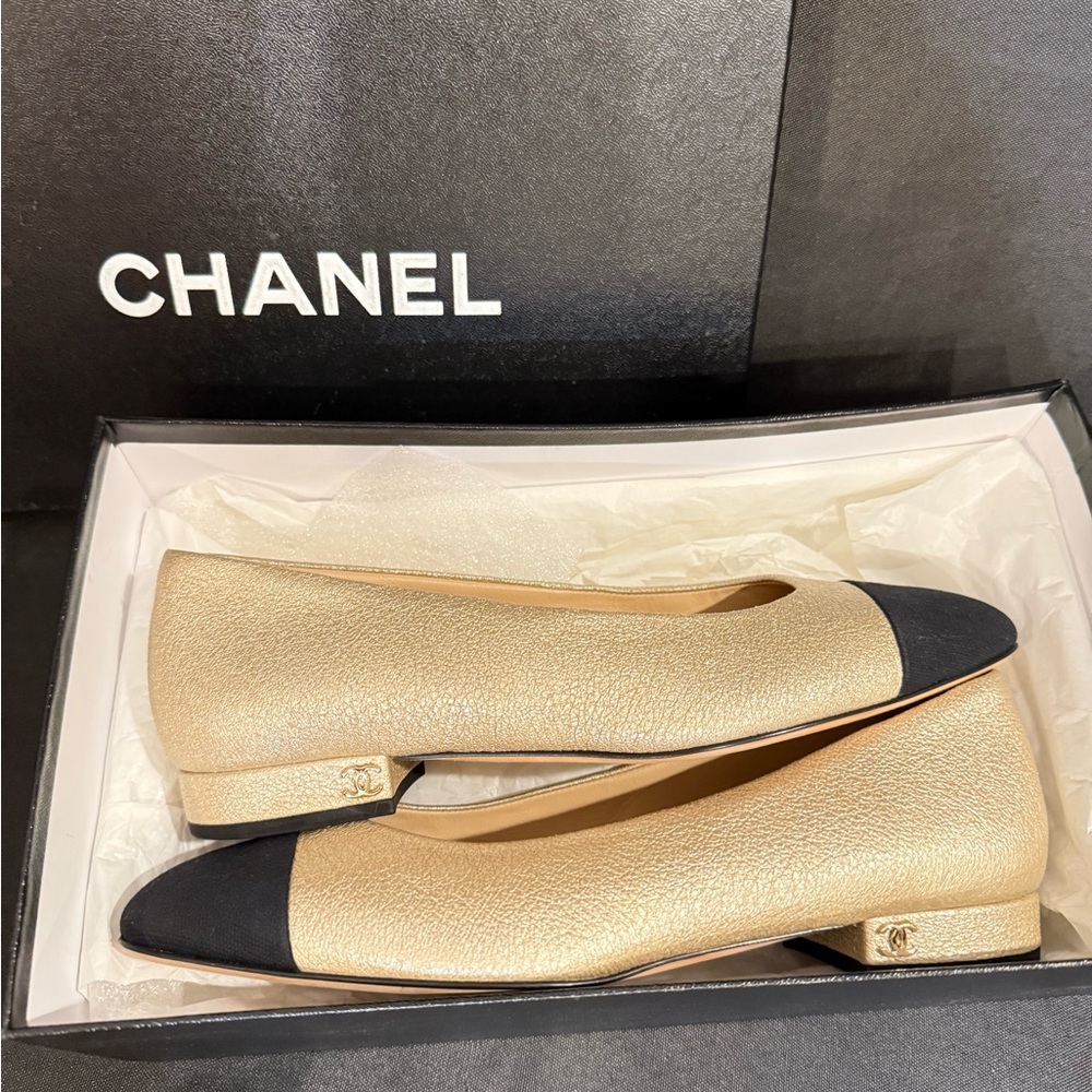 Chanel Gold and Black G3132 Flats